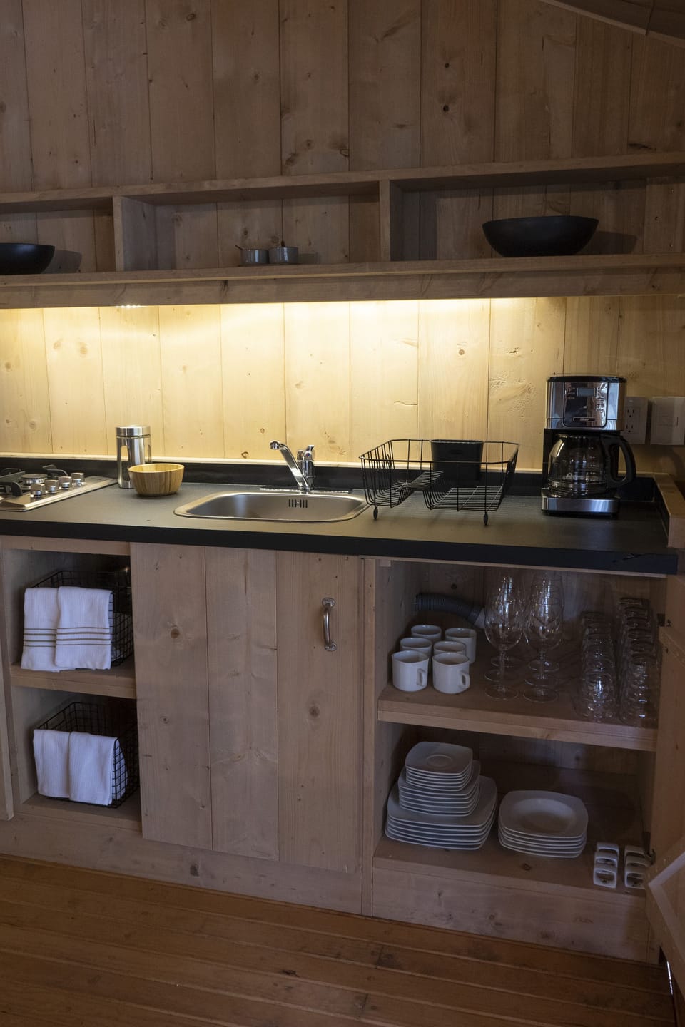 Microwave, coffee/tea maker, cookware/dishes/utensils, dining tables