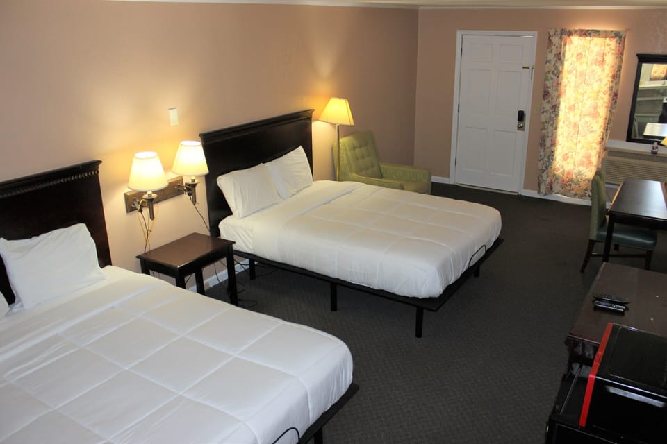 Business Quadruple Room | Premium bedding, pillowtop beds, individually decorated