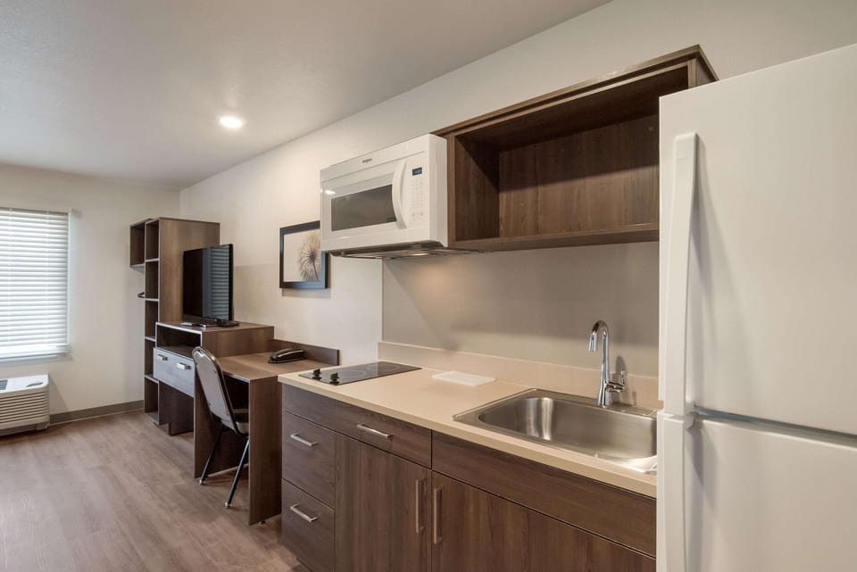 Desk, free WiFi, bed sheets