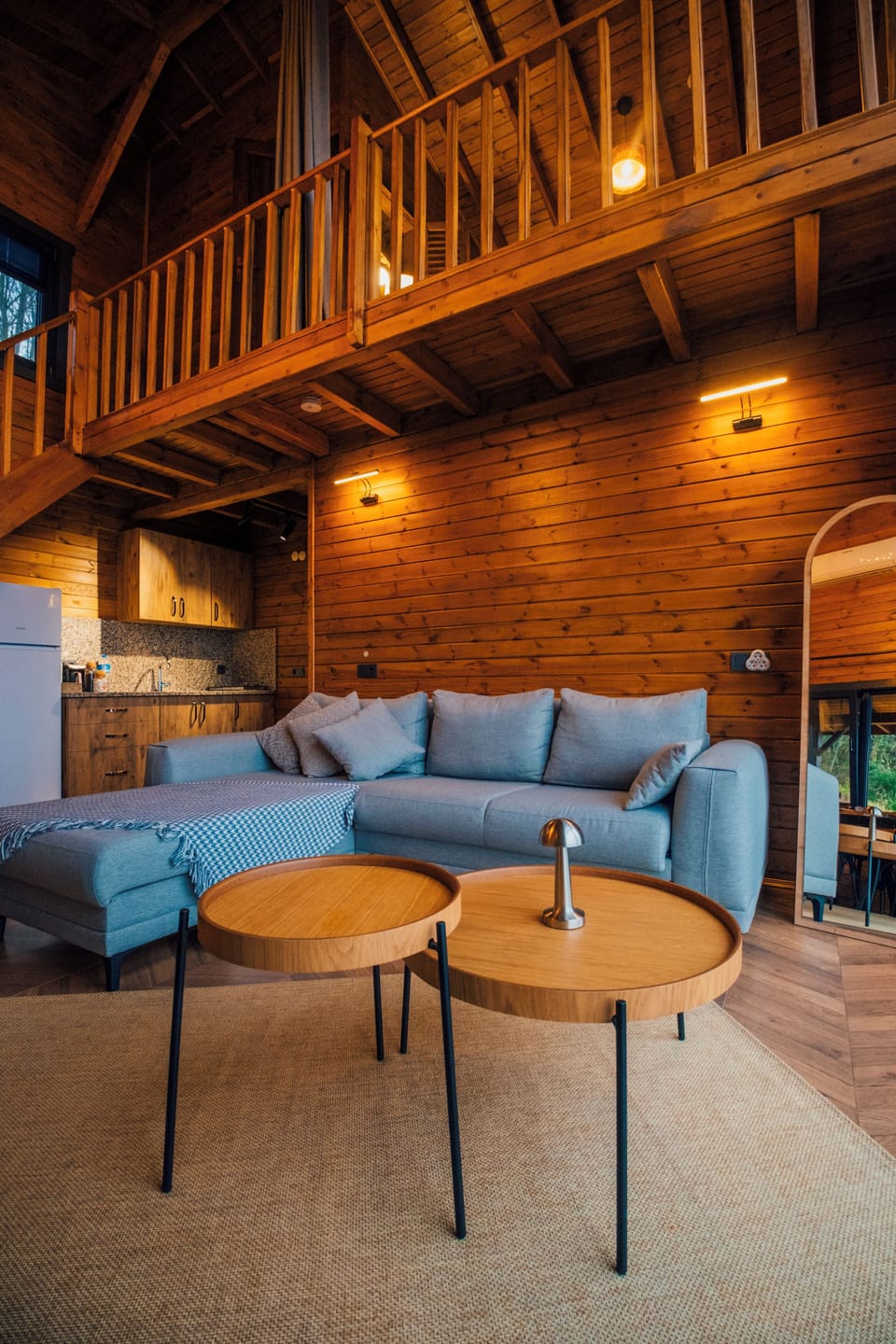 Family Suite | Living area | 106-cm LCD TV with satellite channels, TV, fireplace