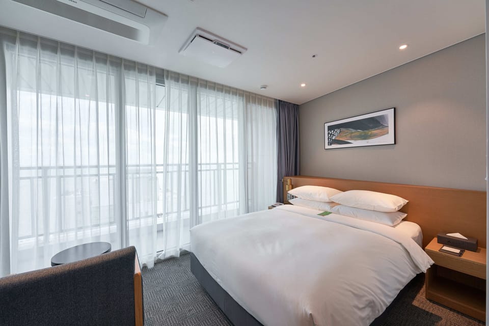Premier Room | Free WiFi, bed sheets