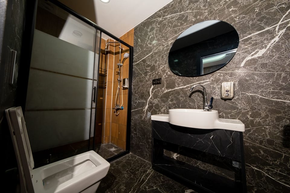 Deluxe Quadruple Room, City View | Bathroom | Shower, rainfall showerhead, hair dryer, slippers