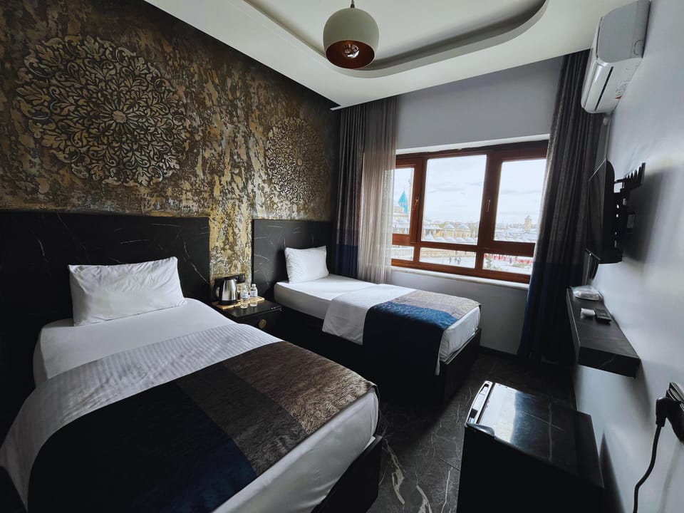 Deluxe Twin Room, City View | Soundproofing, WiFi (free), bed sheets