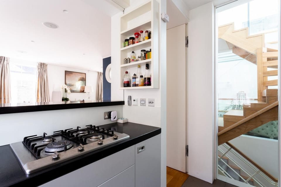 House (5 Bedrooms) | Private kitchen | Fridge, microwave, oven, highchair