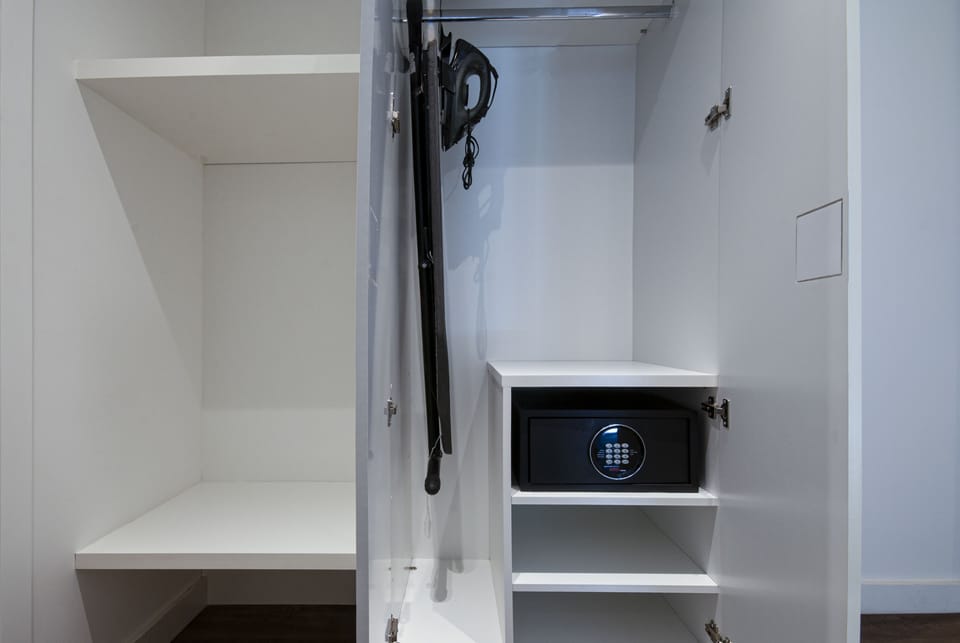 Deluxe Plus com Varanda | Safe