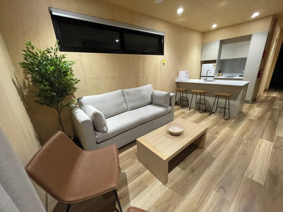 Deluxe Cabin, 1 Bedroom | Living area