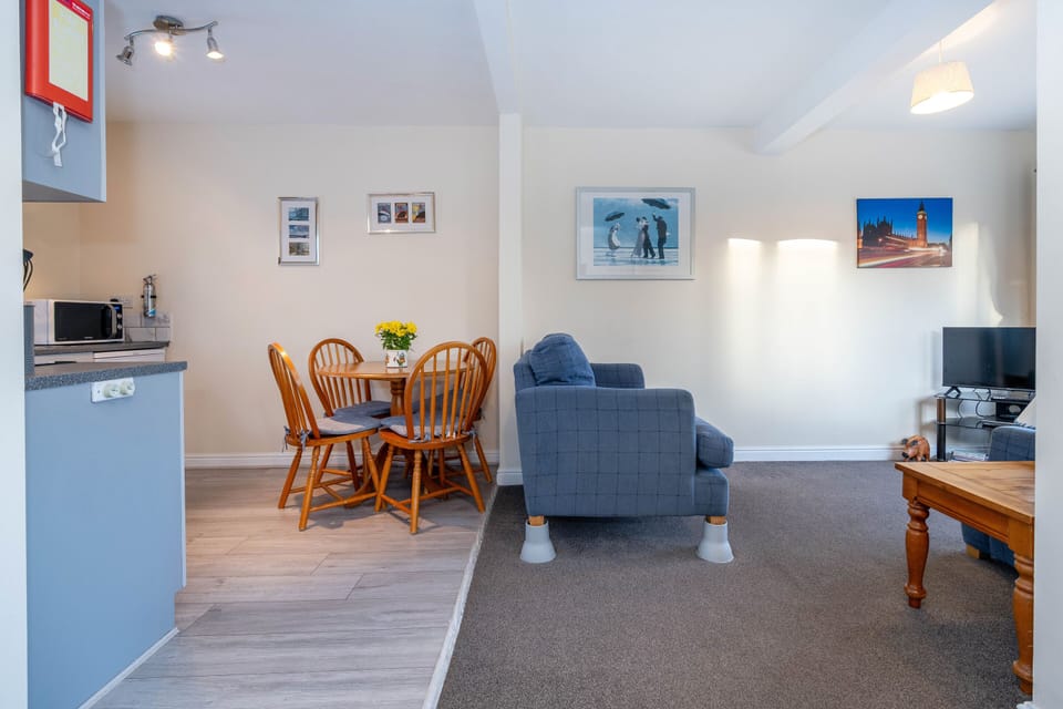 Cottage, Accessible, Ensuite (Cuckoo) | Lounge