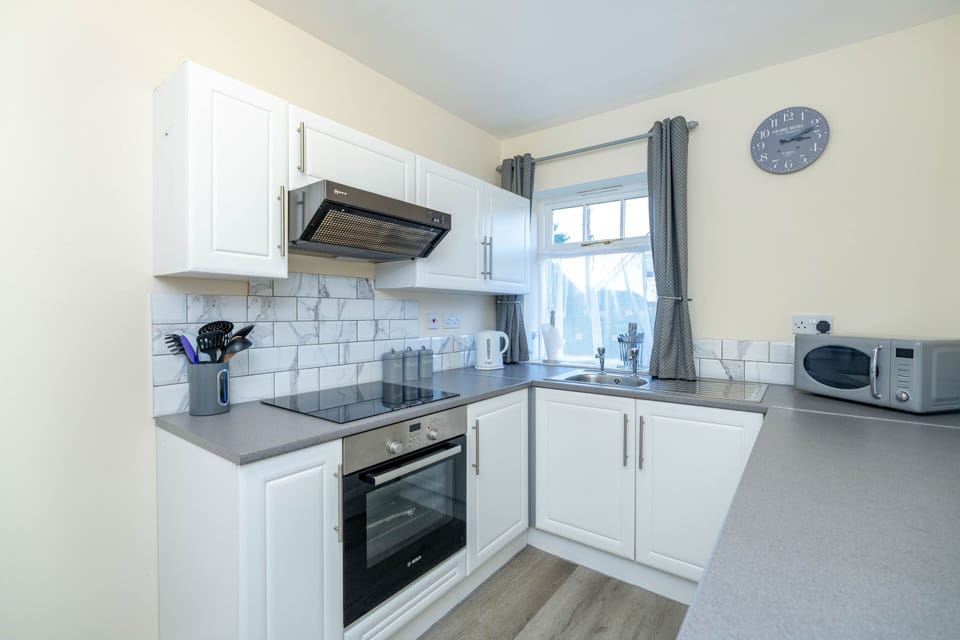 Cottage, Accessible, Ensuite (Swallow) | Shared kitchen