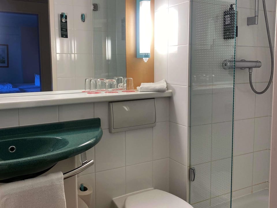 Hypo-allergenic bedding, in-room safe, desk, laptop workspace