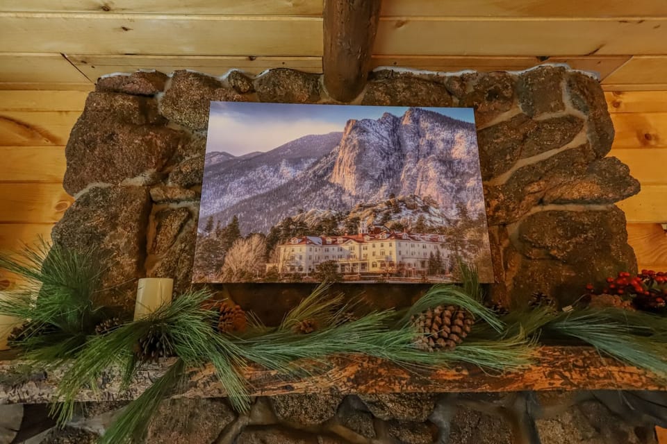 Cabin, 2 Bedrooms, Kitchen | Living area | TV