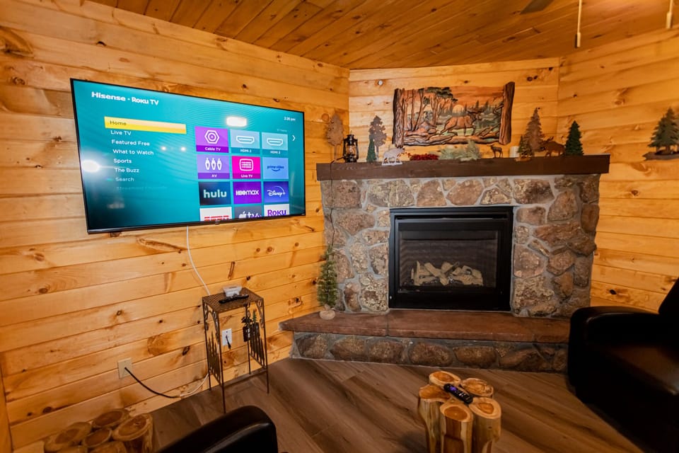 Cabin 2, 2 Bedrooms, Kitchen | Living area | TV