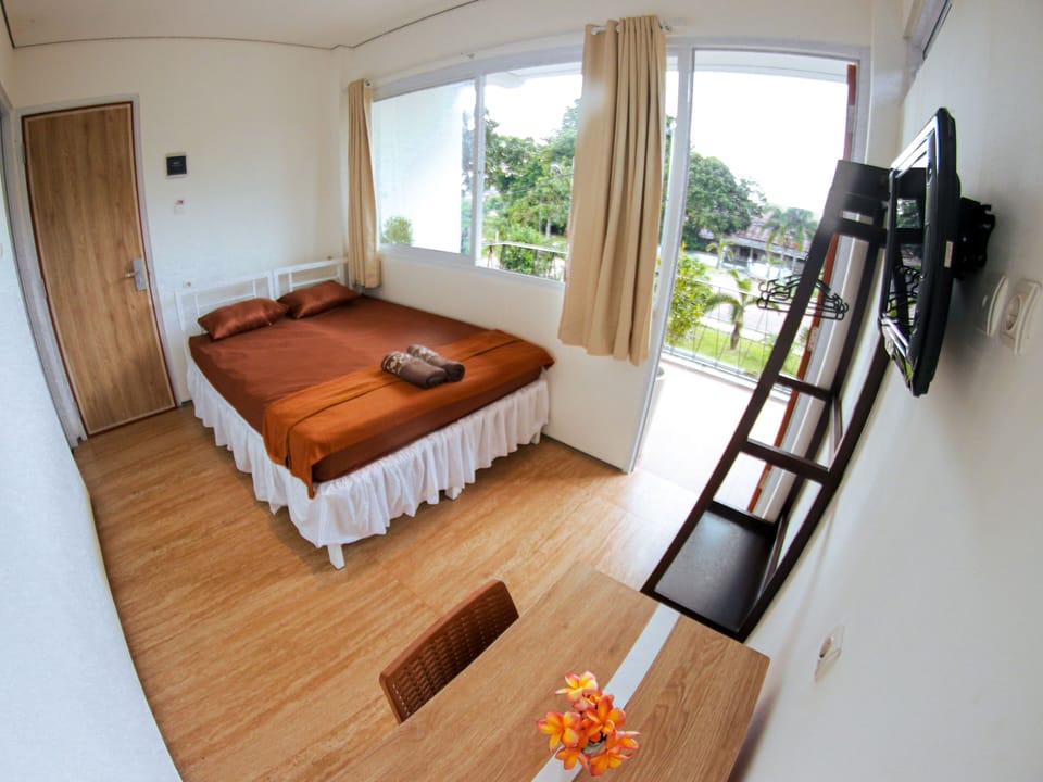 Room Front with Balcony (2nd Floor)