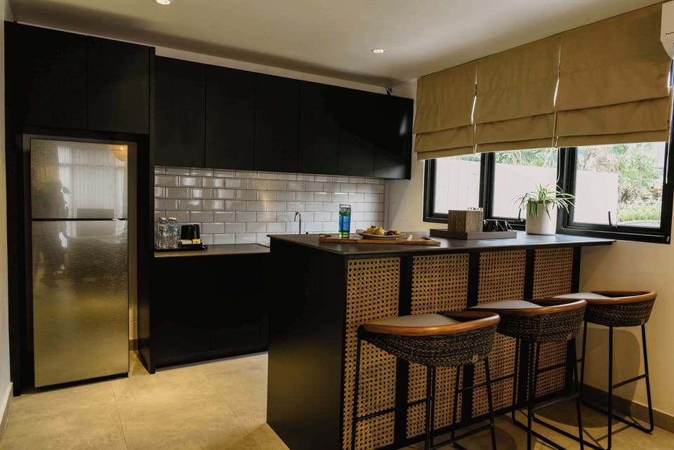 Hummer Villa 2 Bedrooms, Private Pool | Private kitchen