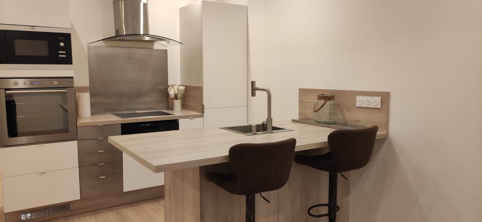 Shared fridge, microwave, oven, stovetop