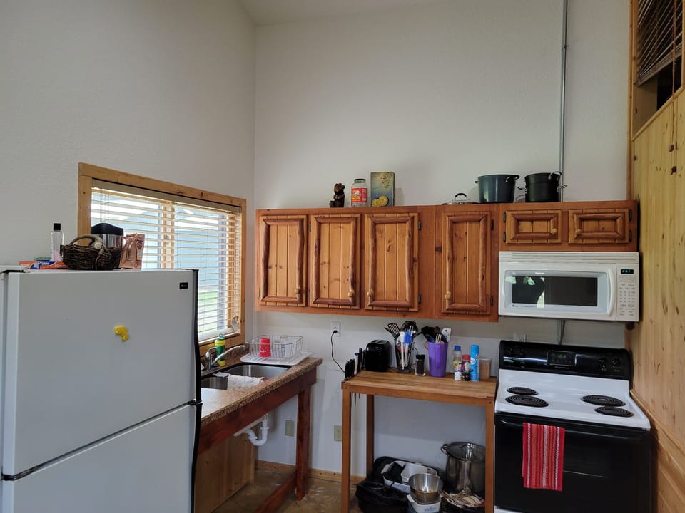 House, 3 Bedrooms | Private kitchen | Fridge, oven, coffee/tea maker, toaster