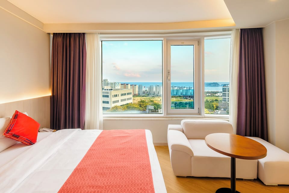 Deluxe Double Room, 1 Bedroom, Non Smoking, Ocean View | Hypo-allergenic bedding, down comforters, individually furnished, desk