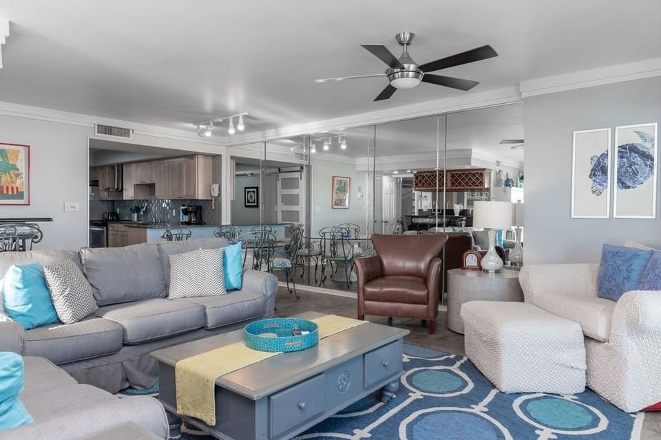 Condo, 2 Bedrooms | Living area