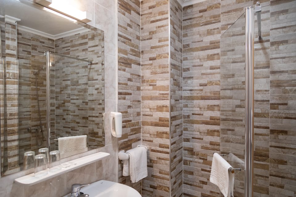 Family Quadruple Room | Bathroom | Hair dryer, bidet, towels