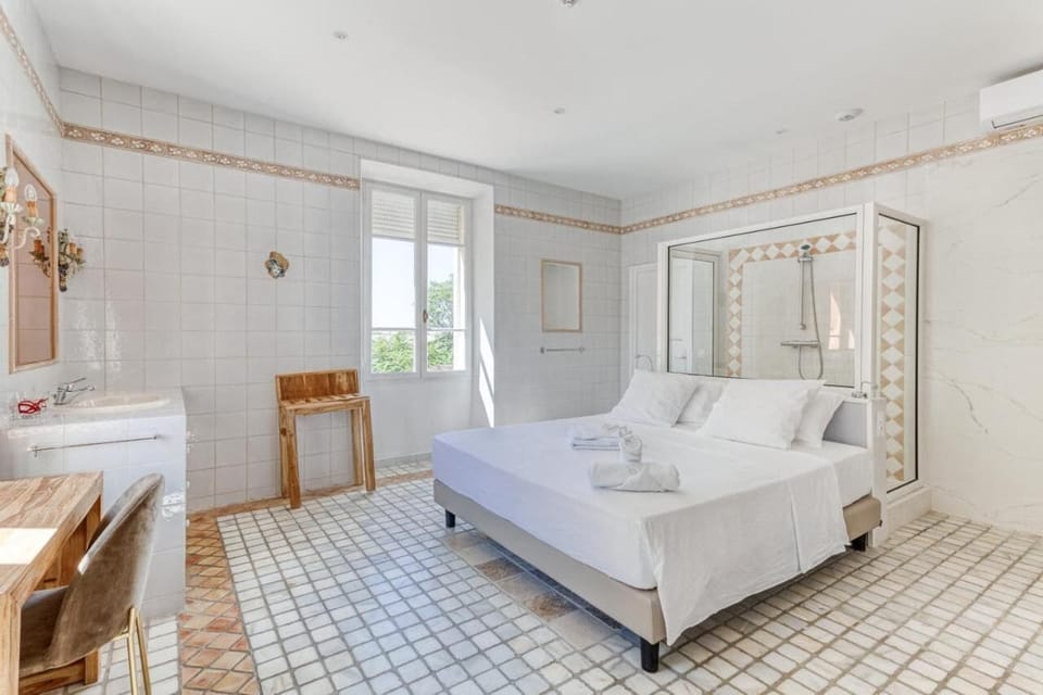 Superior Double Room, 1 Queen Bed, Pool View | Premium bedding, Select Comfort beds, in-room safe, desk