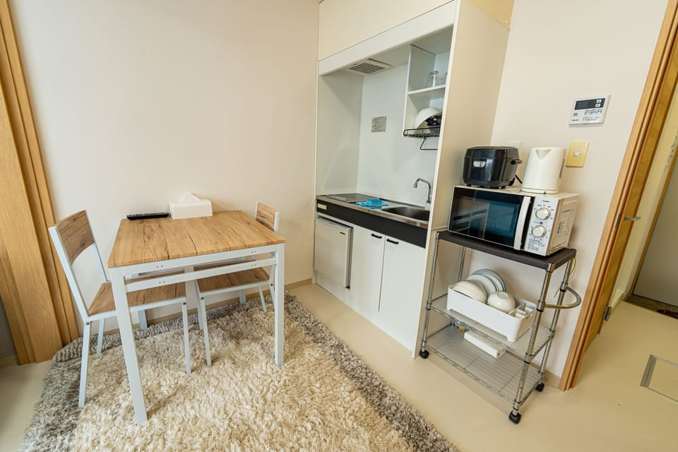 Basic Single Room | Private kitchen | Mini-fridge, microwave, rice cooker, griddle