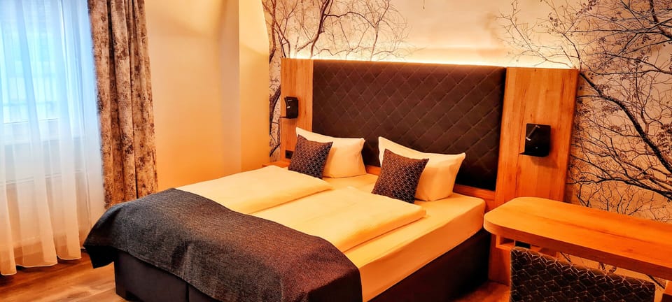 Comfort Double or Twin Room | Bathroom | Deep soaking tub, rainfall showerhead, free toiletries, hair dryer