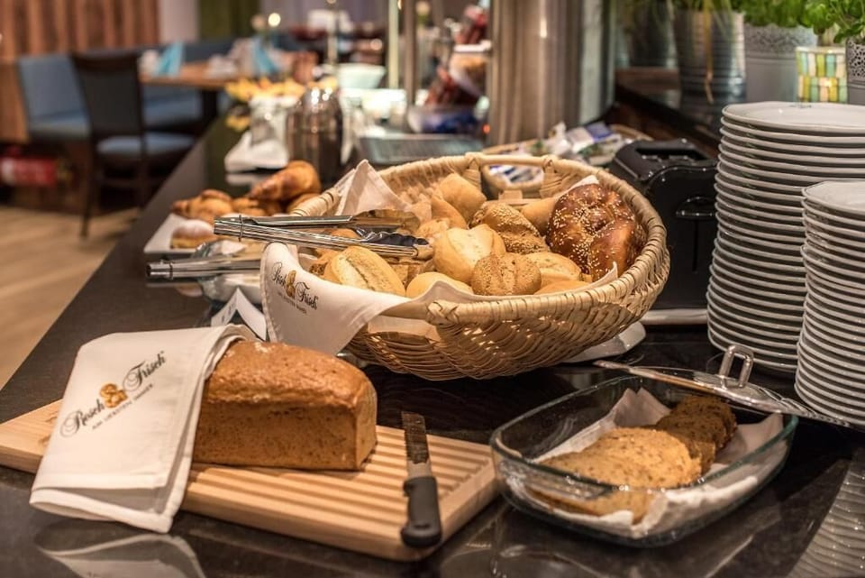 Buffet breakfast for a fee on weekdays