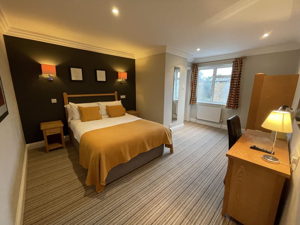 Superior Double Room | Desk, iron/ironing board, free WiFi, bed sheets