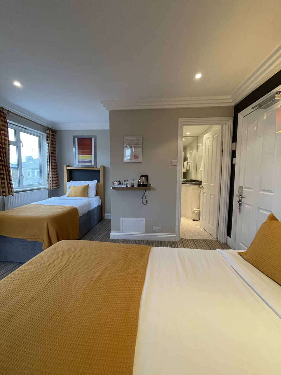 Standard Triple Room | Desk, iron/ironing board, free WiFi, bed sheets