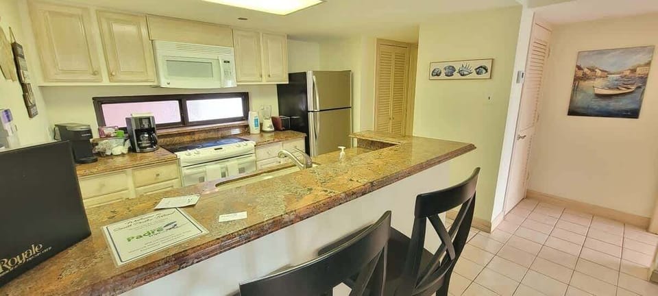 Apartment, 2 Bedrooms | Private kitchen | Fridge, oven, coffee/tea maker, toaster