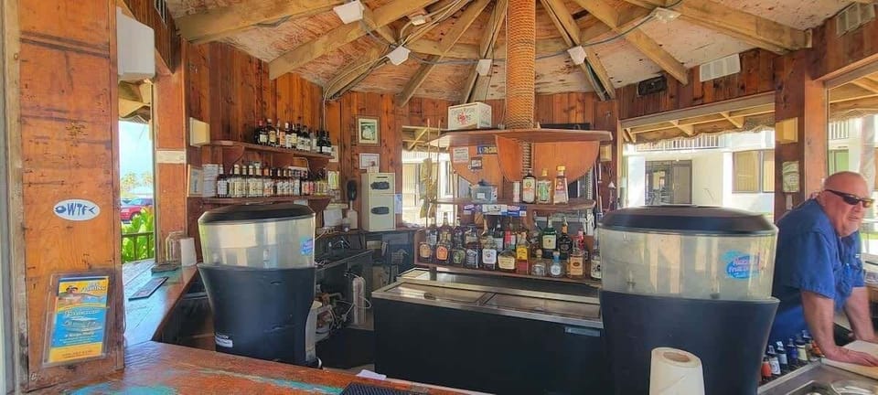 Apartment, 2 Bedrooms | Bar (on property)