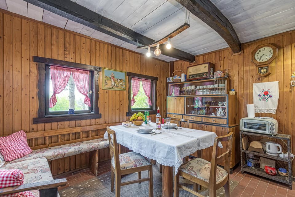 Family House, 2 Bedrooms, Fireplace, Mountainside (Chalet Birchwood With Hot Tub and) | Dining