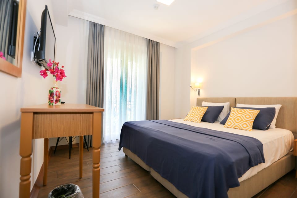 Deluxe Double or Twin Room, 1 Queen Bed, Non Smoking, Balcony | Desk, blackout drapes, soundproofing, free WiFi