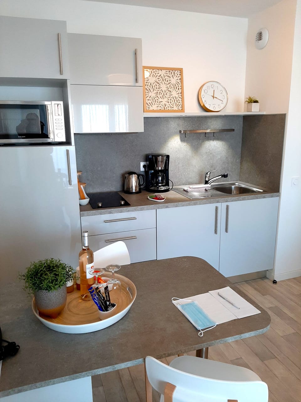Fridge, microwave, stovetop, coffee/tea maker