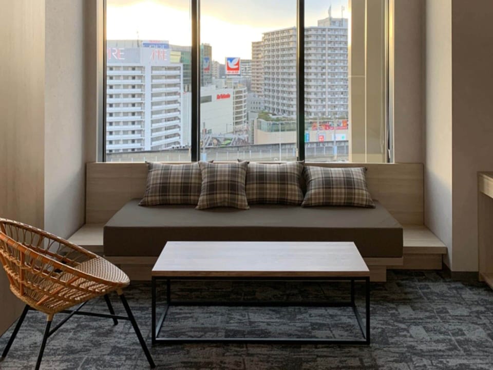 Premier Twin, Non Smoking | Down comforters, in-room safe, free WiFi, bed sheets