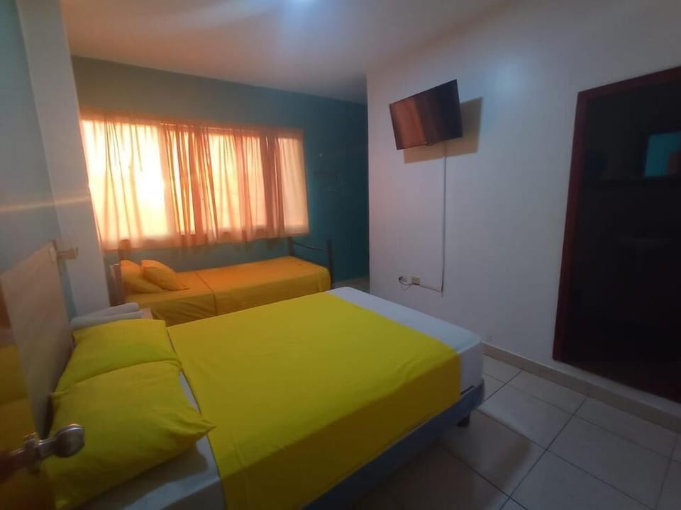 Economy Double Room Single Use | Desk, soundproofing, WiFi (free), bed sheets
