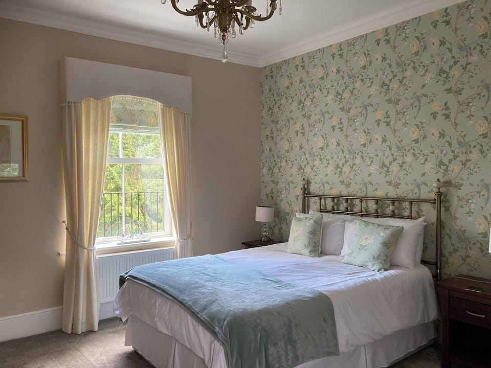 Luxury Double Room | Individually decorated, individually furnished, desk, blackout drapes