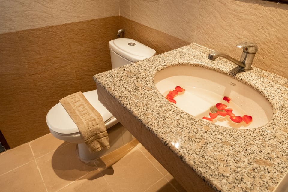 Superior Twin Included Training Platinum Package | Bathroom | Shower, towels