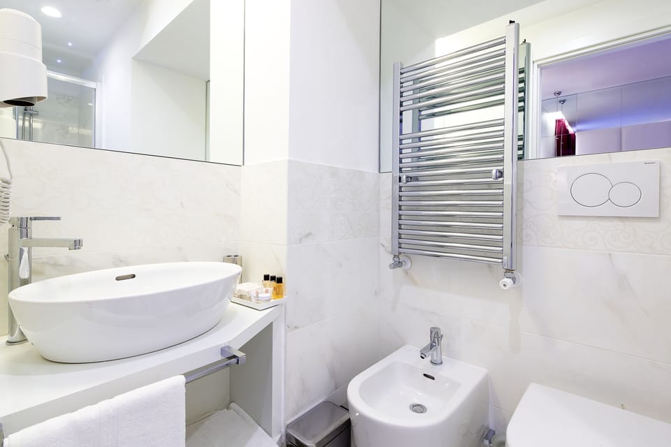 Standard Double Room | Bathroom | Shower, free toiletries, hair dryer, towels