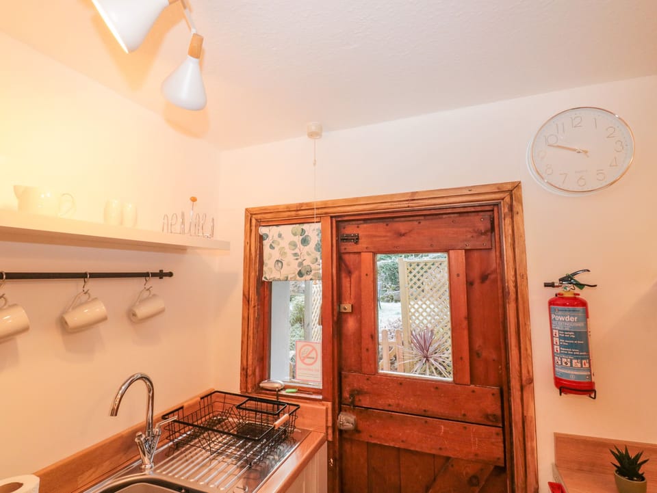 Cottage | Private kitchen | Fridge, microwave, dishwasher, electric kettle