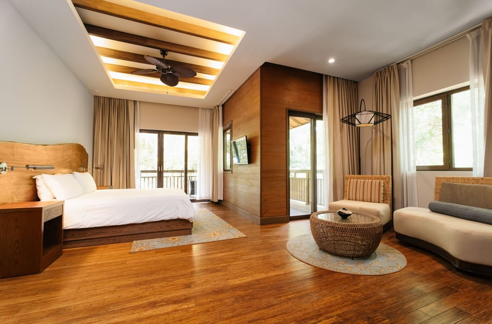 Minibar, in-room safe, cribs (free), WiFi (surcharge)