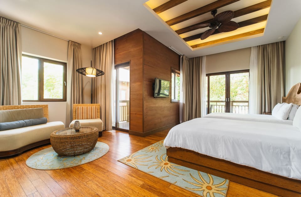 Junior Suite, 2 Queen Beds, (w/ bathtub) | Minibar, in-room safe, cribs (free), WiFi (surcharge)