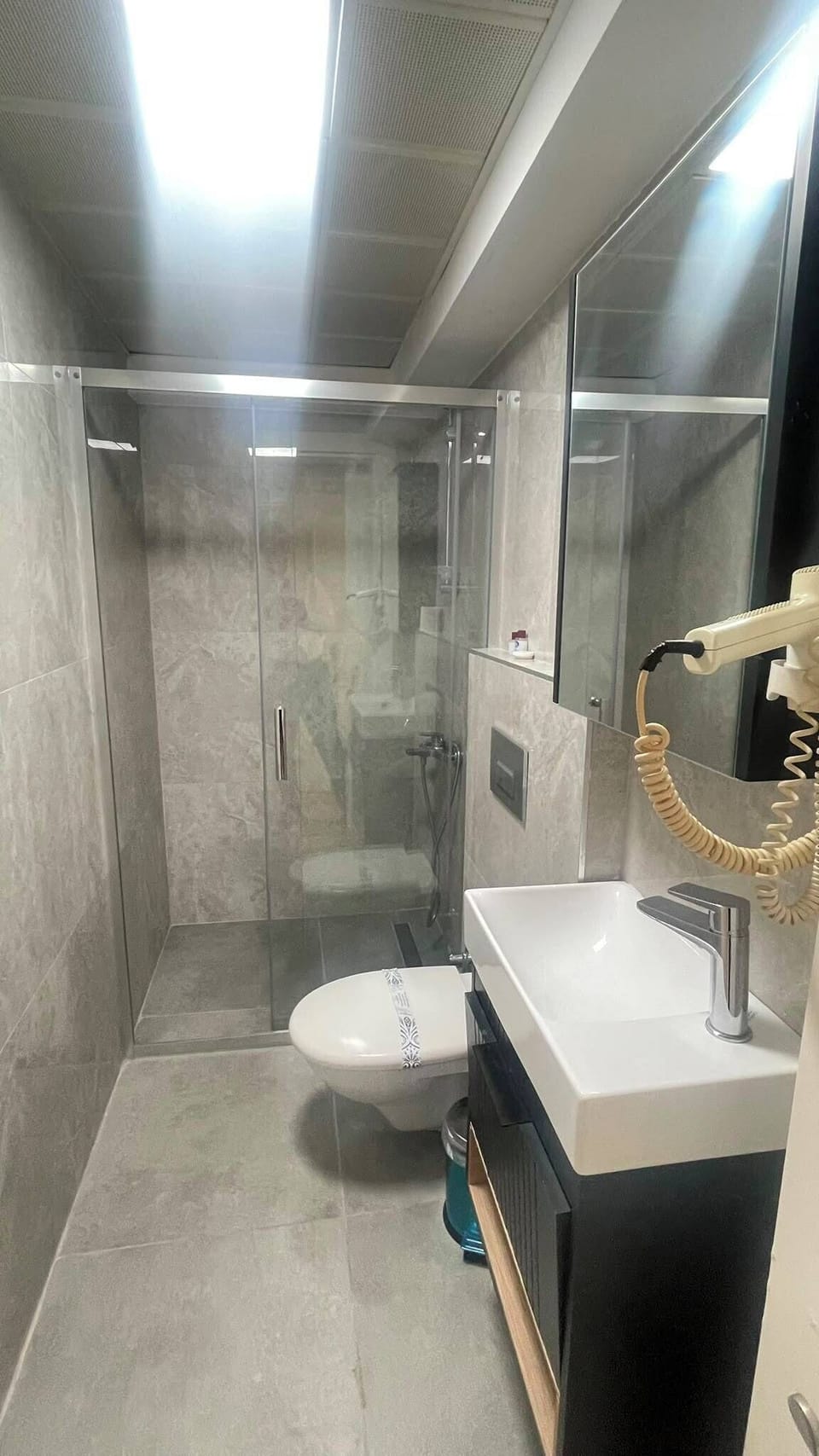 Superior Double or Twin Room | Bathroom | Shower, hair dryer (on request), slippers