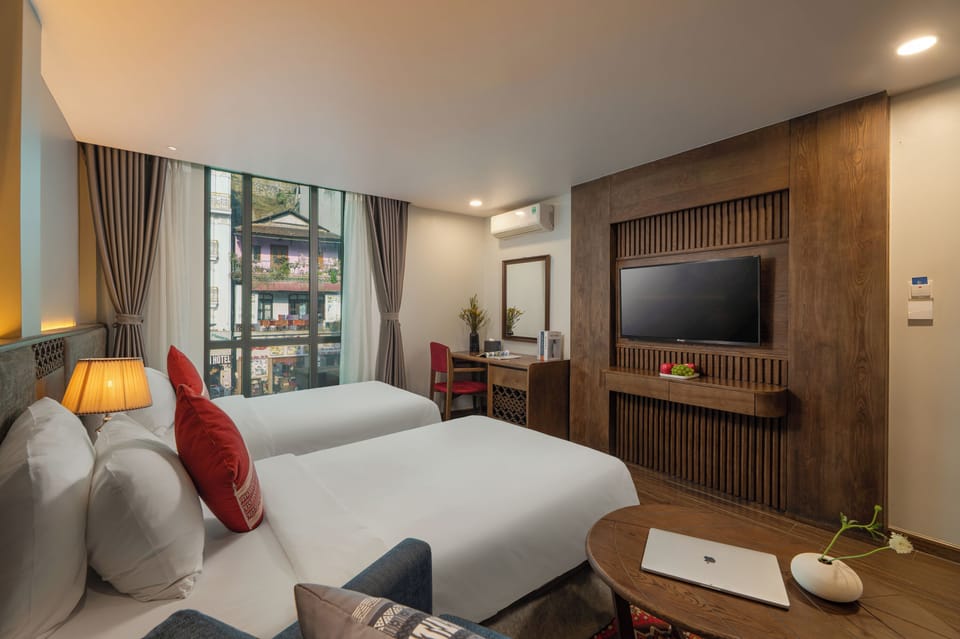 Deluxe City Twin Room | City view