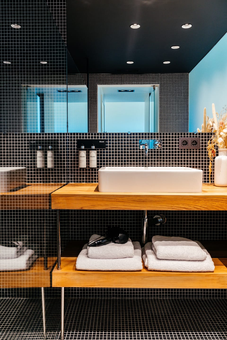 Luxury Room, Bathtub, Garden View | Bathroom | Hair dryer, towels