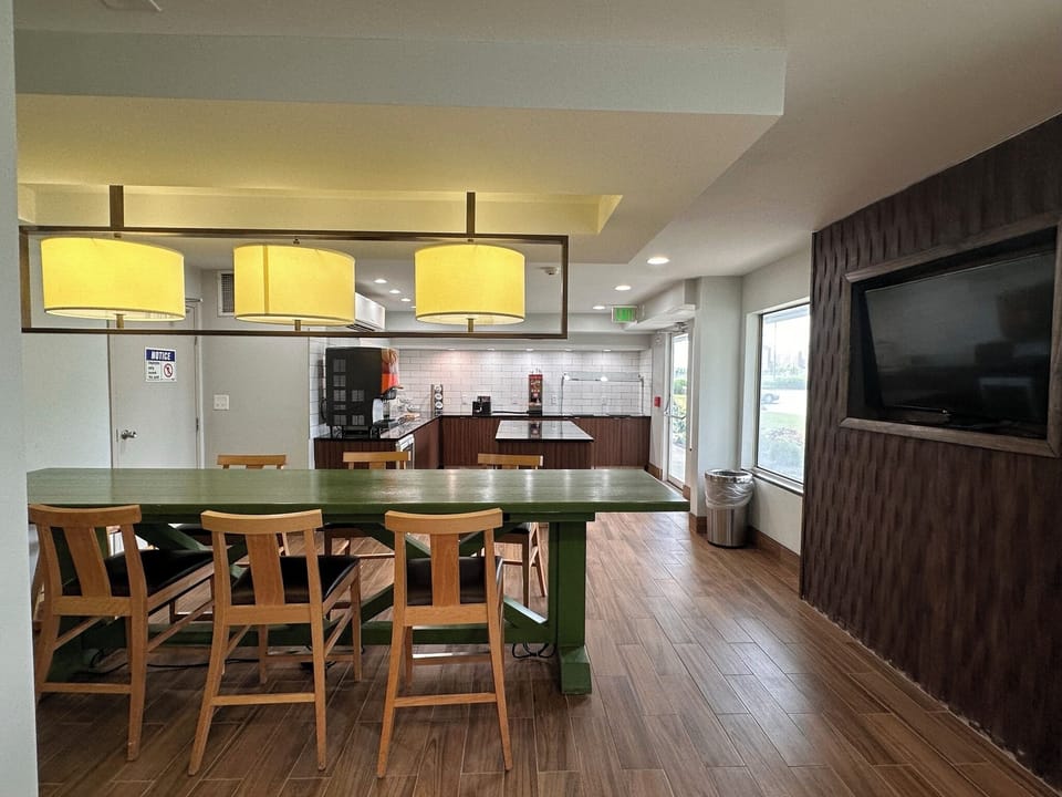 Free daily continental breakfast