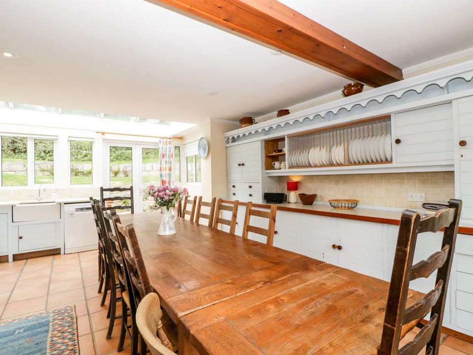 Cottage | Private kitchen | Fridge, microwave, dishwasher, electric kettle