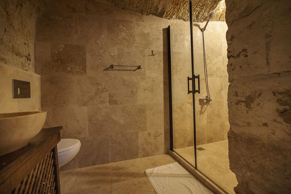 Samanlik Oda / Samanlik Room | Bathroom | Free toiletries, hair dryer, slippers, soap