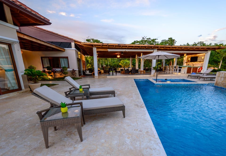 Outdoor pool, pool umbrellas, sun loungers