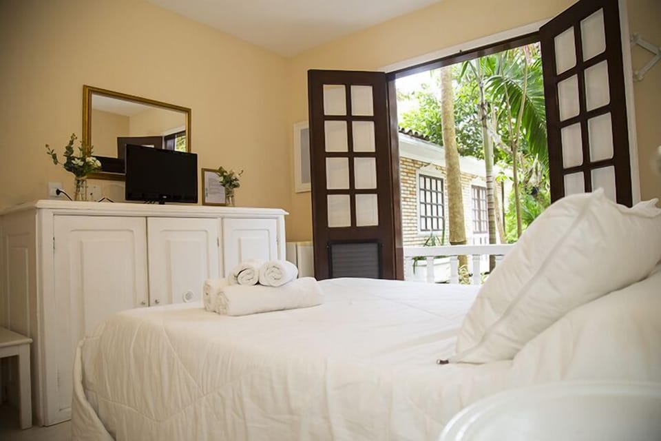 In-room safe, free WiFi, bed sheets
