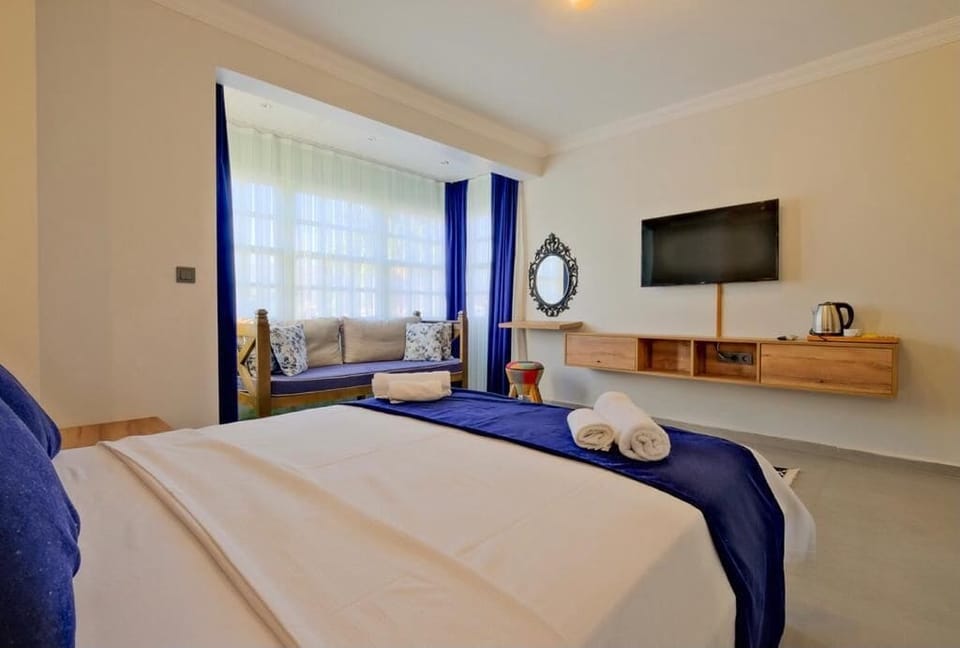 Family Quadruple Room | Individually decorated, desk, soundproofing, bed sheets